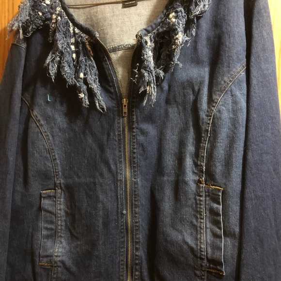 Unique fringed collar denim jacket - Picture 2 of 5